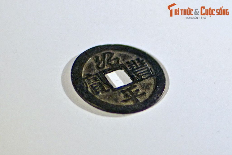 Đồng tiền "Thiệu Phong Bình Bảo" thời Trần, lưu hành năm 1341-1357.