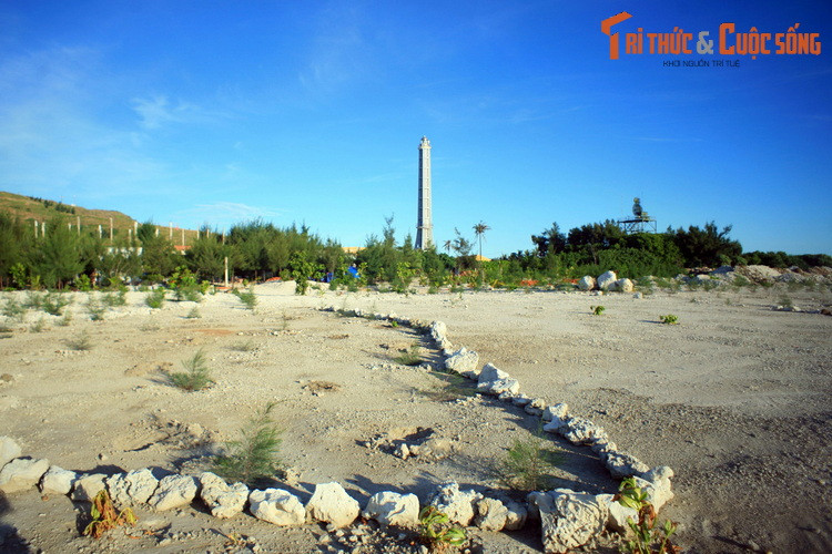 Sau những thăng trầm lịch sử, ngôi nhà Sở Đèn pha không còn nữa, và ngọn hải đăng đã được xây lại theo lối hiện đại, trở thành một điểm nhấn kiến trúc của đảo Lý Sơn.