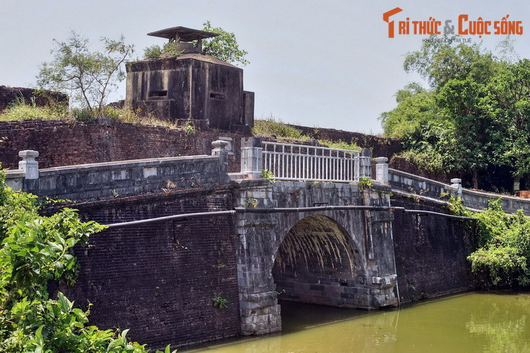 Theo TS sử học Phan Thanh Hải (báo Thừa Thiên Huế), một trong những yếu tố quan trọng góp phần khẳng định giá trị di sản của Cố đô Huế là hệ thống thủy đạo Kinh thành được xây dựng thời nhà Nguyễn. Ảnh:Cống Tây Thành Thủy Quan, một công trình thuộc hệ thống thủy đạo Kinh thành Huế.