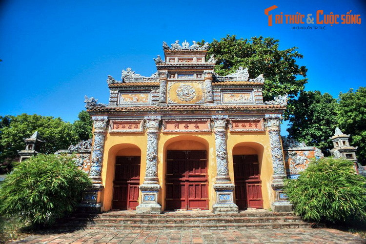 Vào năm 1945, cung Trường Sanh bị phá sập trong các biến cố chính trị ở Huế. Từ năm 1954 nơi này trở thành thành khu dân cư và bị biến dạng cảnh quan nghiêm trọng. Từ năm 2005-2007, cung Trường Sanh đã được khôi phục dựa theo theo các tư liệu lịch sử về kiến trúc của công trình.