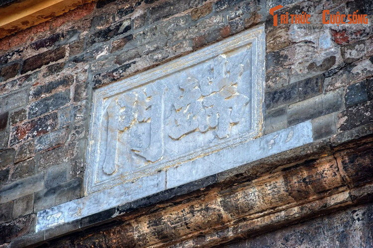 Sau những thăng trầm lịch sử, cánh cổng thành tuổi đời nhiều thế kỷ của kinh thành Thăng Long vẫn giữ được sự chắc chắn và uy nghiêm của mình.