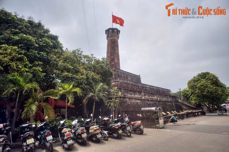 Nhung cong trinh nao cua Hoang thanh Thang Long con lai den nay?