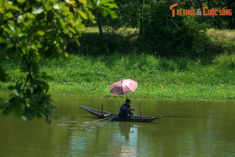 Nét thơ mộng của hồ Tịnh Tâm, một thắng cảnh trong Kinh thành.