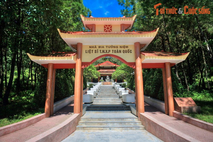 Sự hinh sinh của 10 nữ thanh niên xung phong ở Ngã ba Đồng Lộc là biểu tượng cô đọng cho tinh thần Anh hùng – Bất khuất – Trung hậu – Đảm đang của người phụ nữ Việt Nam cũng như của toàn thể lực lượng thanh niên xung phong thời kháng chiến chống Mỹ.