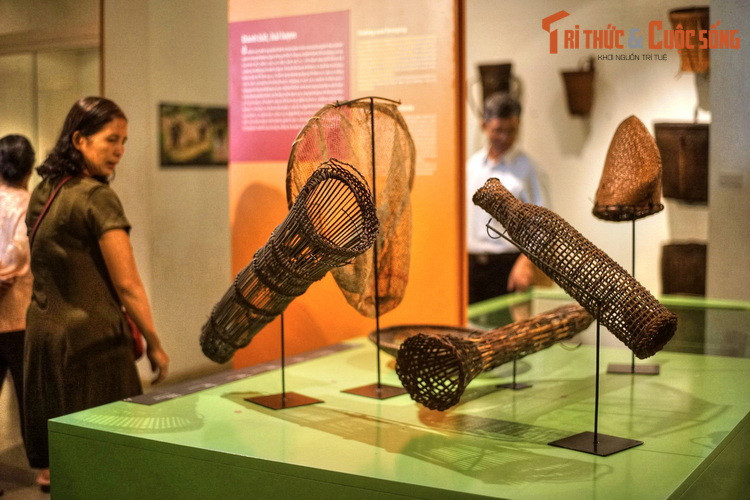 Đến Bảo tàng Phụ nữ Việt Nam, du khách trong và ngoài nước sẽ có nhiều trải nghiệm khó quên với những tư liệu, hiện vật, hình ảnh đặc sắc, kể lại một cách chi tiết những câu chuyện giàu ý nghĩa về người phụ nữ Việt Nam từ lịch sử cho đến hiện tại.