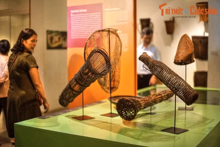 Đến Bảo tàng Phụ nữ Việt Nam, du khách trong và ngoài nước sẽ có nhiều trải nghiệm khó quên với những tư liệu, hiện vật, hình ảnh đặc sắc, kể lại một cách chi tiết những câu chuyện giàu ý nghĩa về người phụ nữ Việt Nam từ lịch sử cho đến hiện tại.