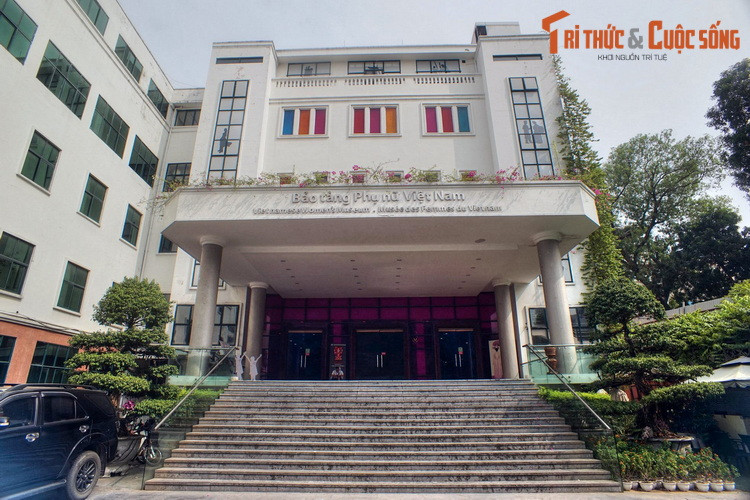 3. Nằm ở số 36 Lý Thường Kiệt, khu vực trung tâm Thủ đô Hà Nội, Bảo tàng Phụ nữ Việt Nam là một trong số ít bảo tàng ở Việt Nam nhận được sự quan tâm to lớn của du khách quốc tế. Bảo tàng được thành lập năm 1987, trực thuộc Hội Liên hiệp Phụ nữ Việt Nam.