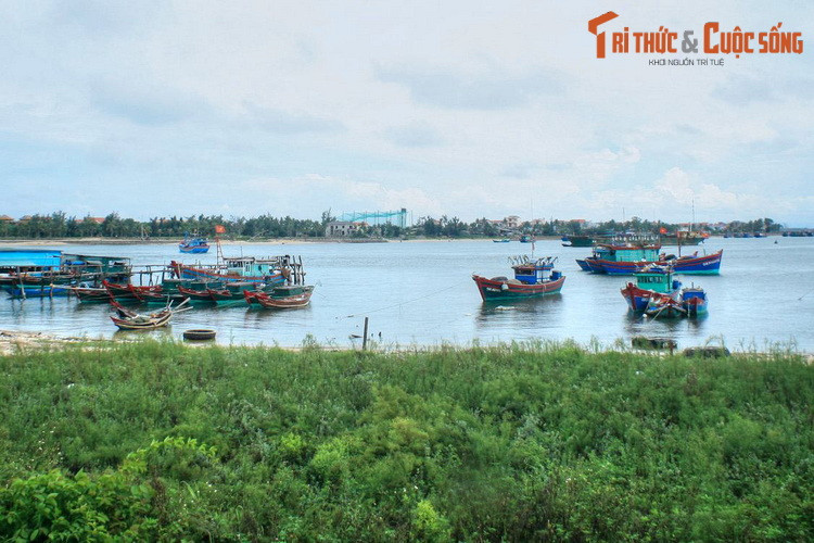 Ước tính mỗi năm Mẹ Suốt thực hiện khoảng 1.500 chuyến đò. Hình ảnh một người phụ nữ 60 tuổi bất chấp hiểm nguy, đóng góp sức lực của mình cho cuộc kháng chiến vĩ đại của dân tộc đã trở thành biểu tượng của chủ nghĩa anh hùng cách mạng.