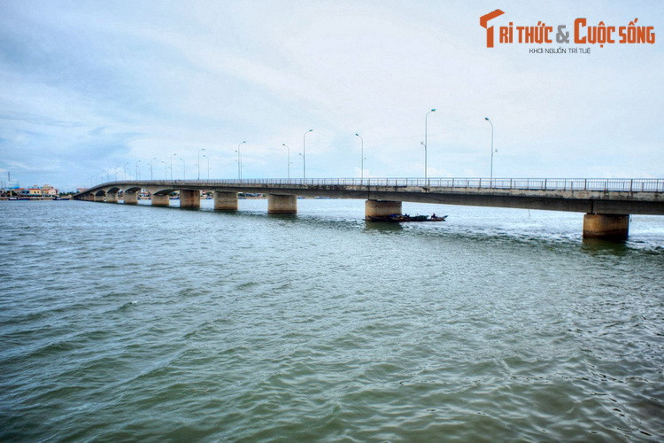 Vào ngày 13/10/1968, Mẹ đã hi sinh trong một trận càn quét ác liệt của máy bay Mỹ. Cũng từ thời khắc đau thương đó, tên tuổi Mẹ Suốt đã trở thành bất tử trong trái tim hàng triệu người dân nước Việt.