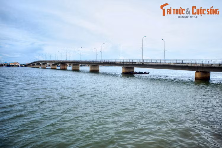 Vào ngày 13/10/1968, Mẹ đã hi sinh trong một trận càn quét ác liệt của máy bay Mỹ. Cũng từ thời khắc đau thương đó, tên tuổi Mẹ Suốt đã trở thành bất tử trong trái tim hàng triệu người dân nước Việt.