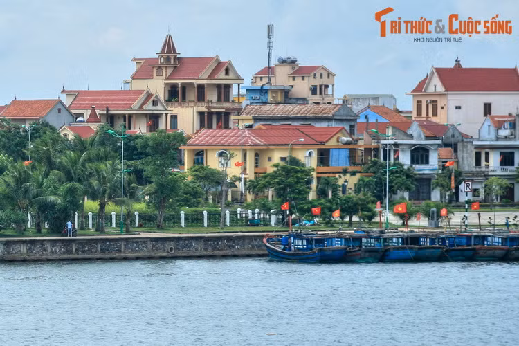 Là một trong những tấm gương tiêu biểu nhất về đức hi sinh của người phụ nữ Việt Nam, Mẹ Suốt đã trở thành nguồn cảm hứng cho rất nhiều tác phẩm văn thơ làm rung động lòng người thời kỳ kháng chiến.