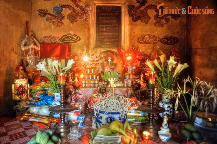 Cho đến nay, không còn tư liệu nào ghi lại cụ thể về công trạng của Tam Công Đại vương. Có thể phỏng đoán, ba vị đã hi sinh trong cuộc chiến với quân Hán vào giai đoạn mối quan hệ giữa nước Nam Việt với nhà Hán đang ở bên bờ vực chiến tranh.