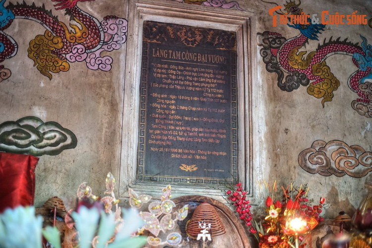 Theo sử cũ, khoảng năm 113 TCN, vua Hán là Hán Vũ Đế đã đưa 2.000 quân vào nước Nam Việt với mưu đồ giết Thừa tướng Lữ Gia và lật đổ chính quyền của Triệu vương. Lữ Gia – người đang nắm quyền hành trên thực tế – đã giết hết quân Hán. Chiến tranh Nam Việt – Hán bùng nổ.