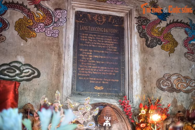 Theo sử cũ, khoảng năm 113 TCN, vua Hán là Hán Vũ Đế đã đưa 2.000 quân vào nước Nam Việt với mưu đồ giết Thừa tướng Lữ Gia và lật đổ chính quyền của Triệu vương. Lữ Gia – người đang nắm quyền hành trên thực tế – đã giết hết quân Hán. Chiến tranh Nam Việt – Hán bùng nổ.