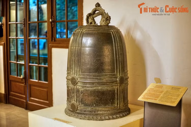 7. Chuông Vân Bản (BT Lịch sử Quốc gia) là một quả chuông cổ được tìm thấy năm 1958 tại vùng biển Đồ Sơn, Hải Phòng. Được đúc trong thời Trần, đây là một trong ba quả chuông lâu đời nhất Việt Nam còn tồn tại cho tới nay.