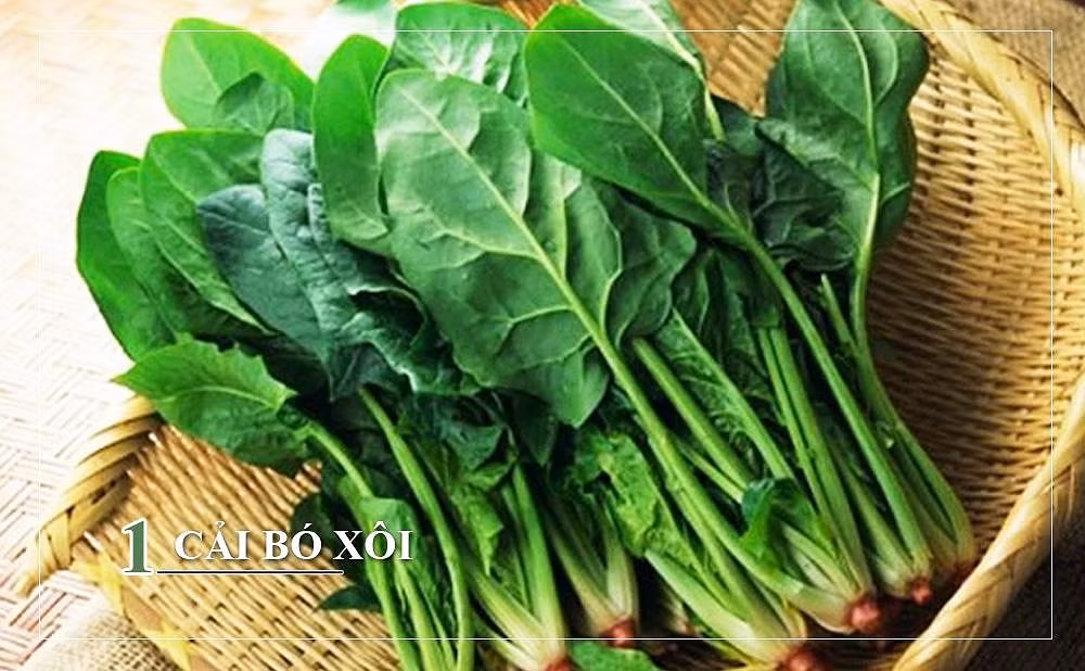 Phân tử homocysteine trong cơ thể gây ra các bệnh về mạch máu, rối loạn tuần hoàn máu và rụng tóc. Các chất dinh dưỡng trong cải bó xôi như vitamin A, B, C... có thể làm giảm bớt hàm lượng homocysteine, giúp tóc khỏe hơn, giảm rụng tóc.