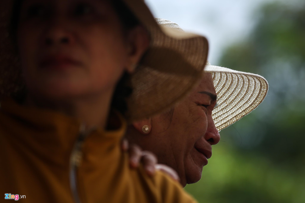 "Anh em động viên nhau, cố gắng ăn uống vào nhé..." đó là câu nói của nhiều người căn dặn các bị cáo.