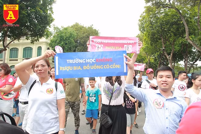 Để ngăn chặn và đẩy lùi những nỗi bất hạnh mà TNGT gây nên, mỗi người dân Việt Nam và bạn bè quốc tế tại Việt Nam cùng thực hiện một hành động “Đã uống rượu bia-không lái xe” - Một thông điệp nói không với rượu bia ở trong trường học