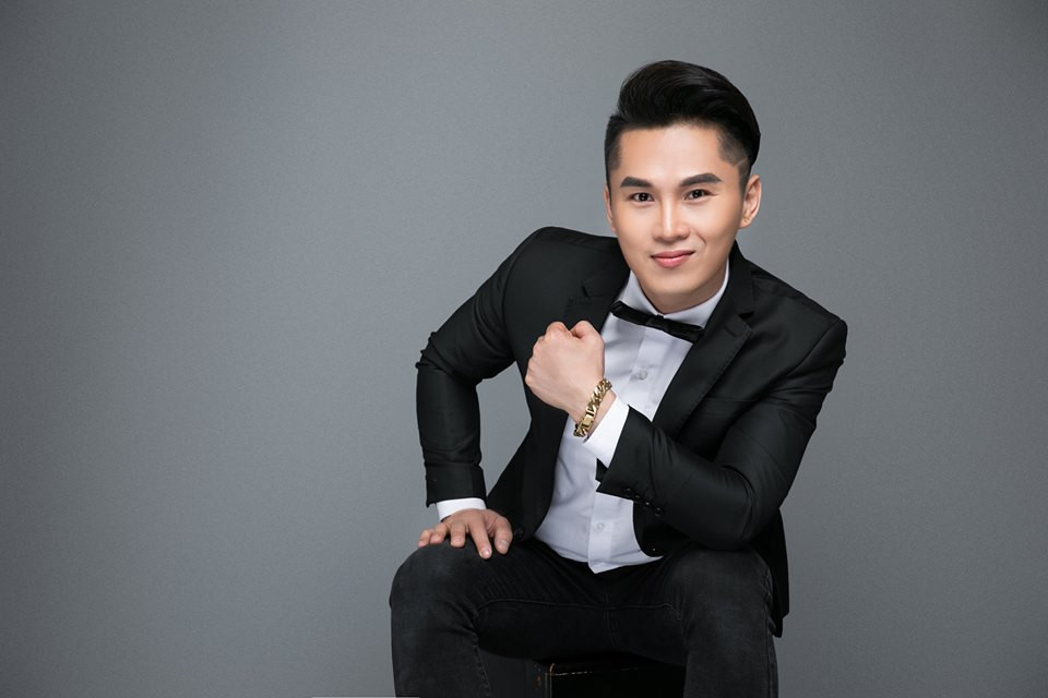 Ca sĩ Du Thiên nói gì sau khi tung clip bị vây đánh ở Vĩnh Phúc? - Hình 2 Ca si Du Thien noi gi sau khi tung clip bi vay danh o Vinh Phuc?-Hinh-2