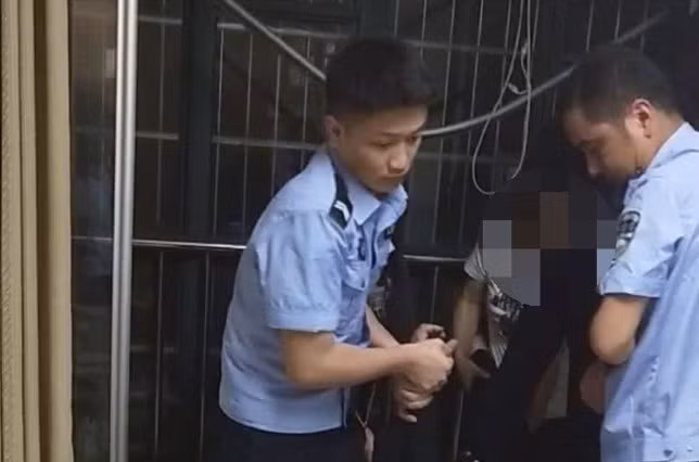 Nguoi dan ong muon chet cung khong xong vi... qua beo-Hinh-2