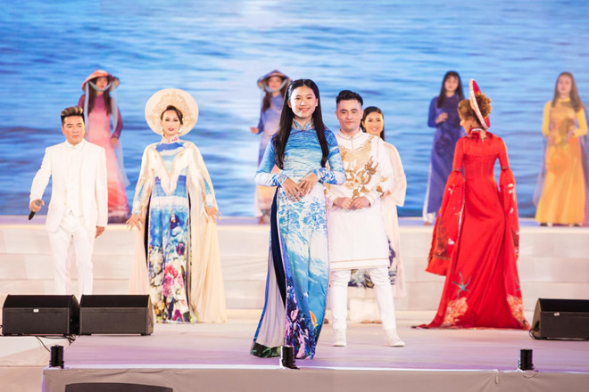 Phan Thi Mo mang thong diep bao ve moi truong bien tren ta ao dai-Hinh-5