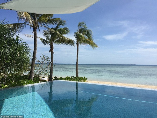 Trong resort còn có một nhà hàng phục vụ các món ăn được người dân địa phương trồng nên hoặc các hải sản được đánh bắt từ biển Sulu