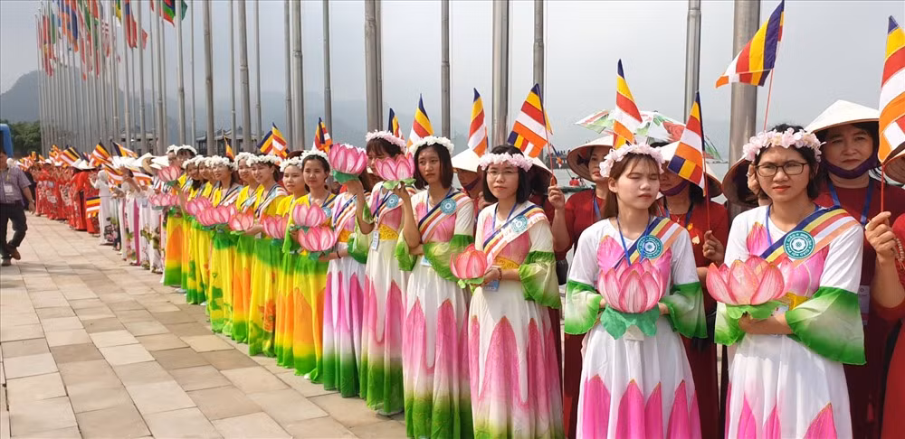 Hang van nguoi dan nuom nuop ve Tam Chuc du Dai le Phat dan 2019-Hinh-16