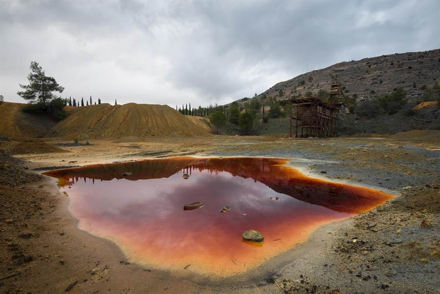 Chup anh song ao, co gai vo tinh chup duoc dieu kinh di