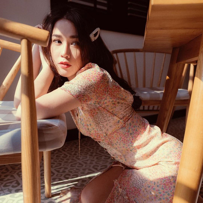 Ngọc Thảo gia nhập làng giải trí từ năm 2006 với vai trò mẫu ảnh. Nhờ vẻ ngoài xinh xắn, cô phủ sóng trang bìa của nhiều tờ báo tuổi teen. Sau đó, hot girl lấn sân diễn xuất với series hài "Thích Ăn Phở" cùng với Phở Đặc Biệt. Tên tuổi của hot girl Sài thành ngày càng được nhiều người biết tới. Sau hơn 10 năm hoạt động, cô gái 29 tuổi là một trong những hot girl có độ phủ sóng rộng trong giới trẻ với 1,8 triệu lượt theo dõ trang cá nhân.