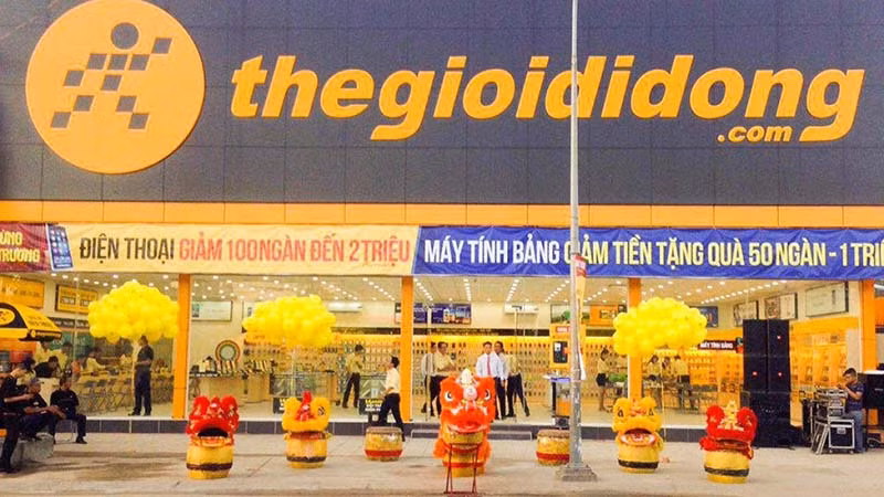 Nhung con so dang ngai cua TGDD: Dong tien am 1.300 ty, vay no ngan han len 13.000 ty