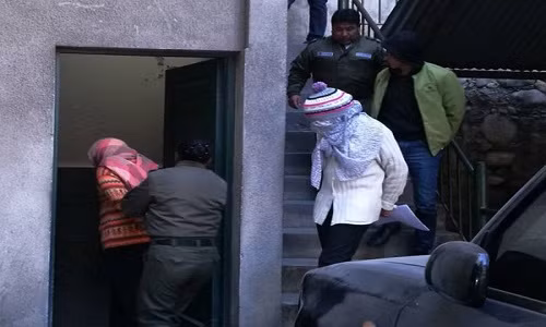 Con to chuc tang le, chon song me vi... khong ai nhan cham soc