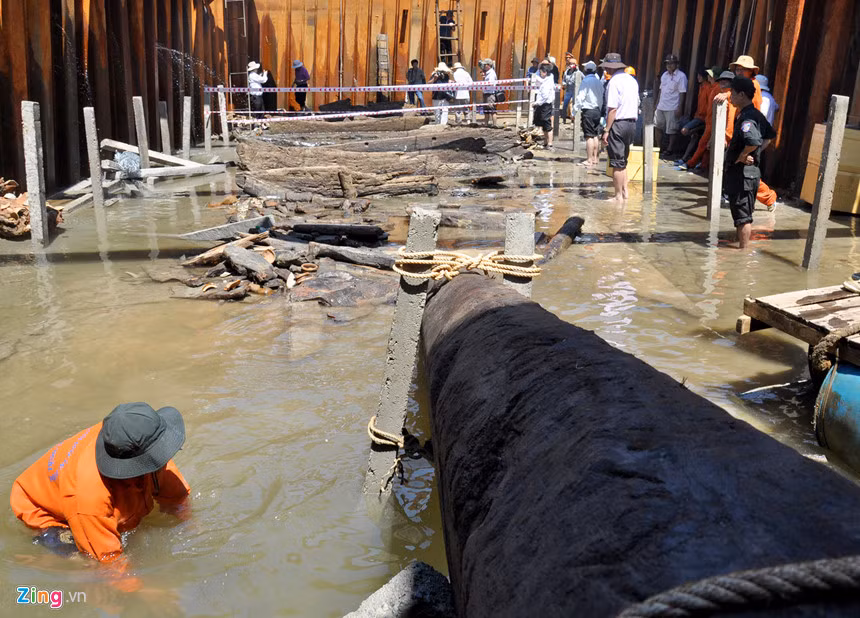 TS Nguyễn Việt, Giám đốc Trung tâm Tiền sử Đông Nam Á, khẳng định đây là lần đầu tiên ở châu Á, một con tàu cổ được phát hiện còn nguyên vẹn cụm bánh lái hiếm hoi. "Con tàu cổ này là tư liệu sinh động cho các nhà nghiên cứu lịch sử đóng tàu, giao lưu thương mại thế giới. 