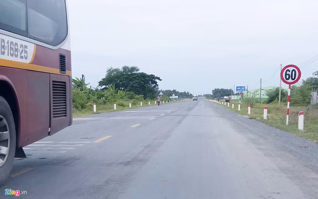 Theo quyết định phê duyệt dự án ngày 27/12/2014 của Bộ Giao thông Vận tải, BOT Sóc Trăng có tổng vốn đầu tư 1.419,2 tỷ đồng, thời gian thu phí hoàn vốn khoảng 18 năm 9 tháng. Còn theo lãnh đạo nhà đầu tư thì vốn đầu tư thực tế của dự án BOT Sóc Trăng chỉ gần 1.200 tỷ đồng và doanh nghiệp đang lỗ mỗi ngày khoảng 70 tỷ đồng vì tiền bán vé không đủ đóng lãi và chi phí quản lý. Hiện, đường tránh TP Sóc Trăng có đoạn chỉ cho phép vận tốc tối đa 60 km/h.