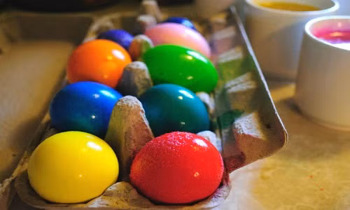 Nhuom mau cho trung da luoc van de duoc toi 5 tuan