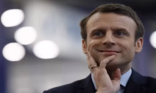 3 thang, tong thong Phap chi toi 30.000 USD de lam dep