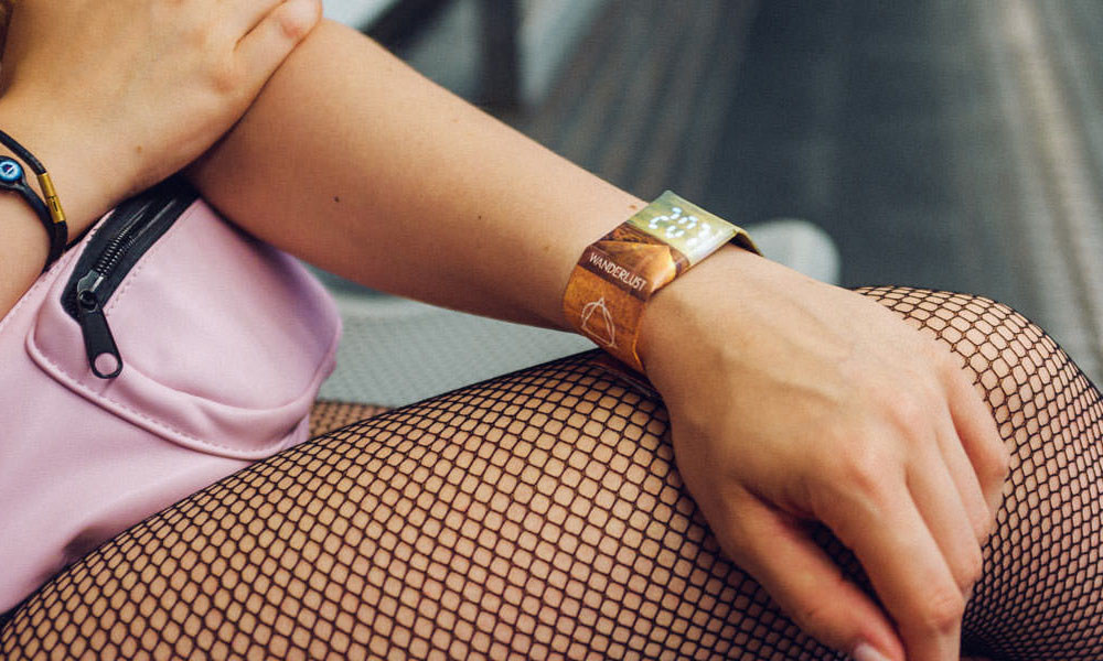 Chiếc đồng hồ giấy Paprcuts Watch này có kích thước dây đeo 35mm, thích hợp vỡi những người có chu vi cổ tay từ 17-22cm. Mặt đồng hồ hình thiết kế chữ nhật.