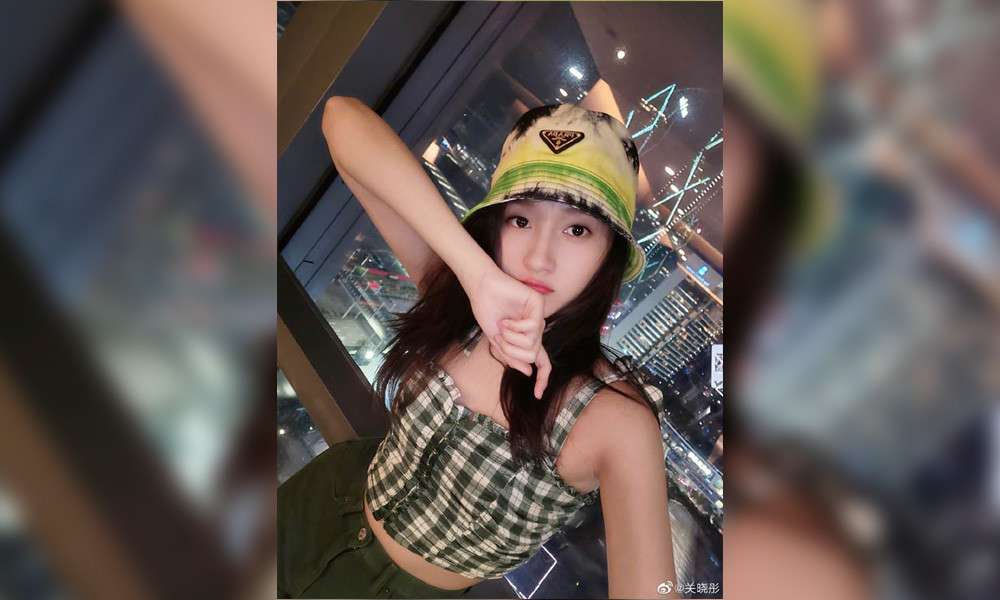 Khả năng chụp ảnh đêm bá đạo của điện thoại Huawei Mate 30 Lite không chỉ đến từ camera selfie 32 MP, mà còn có sự đóng góp lớn của công nghệ kết hợp 4 điểm ảnh thành 1. Cụm camera phía sau của Mate 30 Lite cũng khủng không kém: 4 ống kính xếp thành cụm vuông phía sau, có độ phân giải lần lượt là: 48 MP, 8 MP, 2 MP và 2 MP.