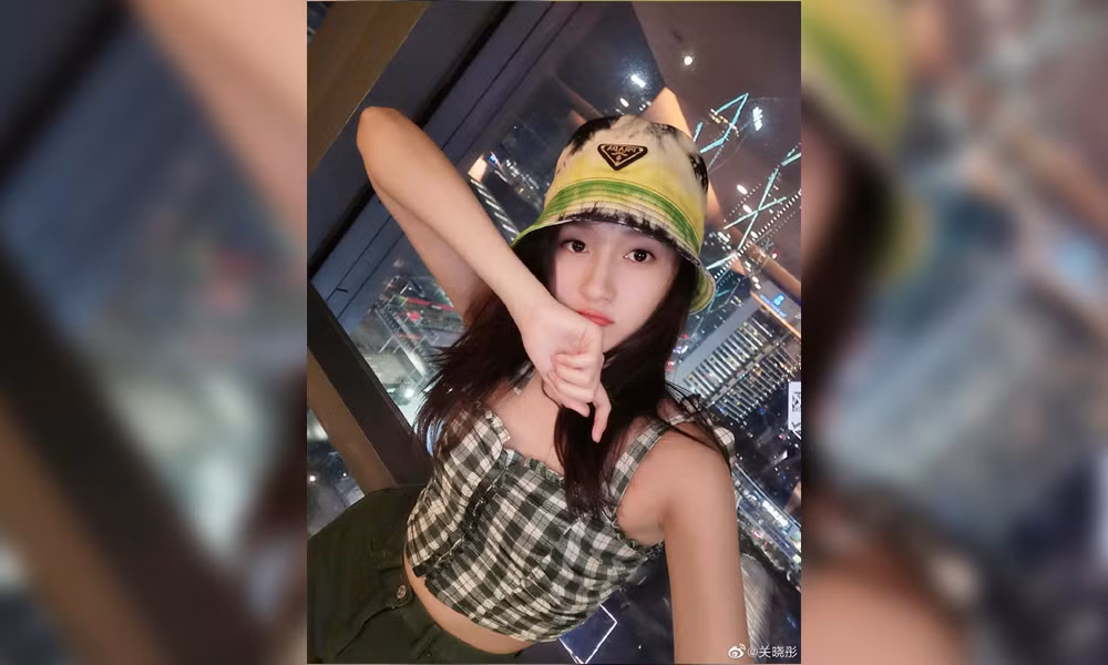 Khả năng chụp ảnh đêm bá đạo của điện thoại Huawei Mate 30 Lite không chỉ đến từ camera selfie 32 MP, mà còn có sự đóng góp lớn của công nghệ kết hợp 4 điểm ảnh thành 1. Cụm camera phía sau của Mate 30 Lite cũng khủng không kém: 4 ống kính xếp thành cụm vuông phía sau, có độ phân giải lần lượt là: 48 MP, 8 MP, 2 MP và 2 MP.