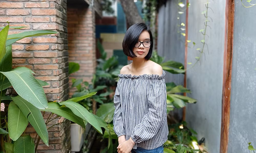 Chế độ chụp làm đẹp (xóa phông) được A80 xử lý rất tốt. Phông nền được xóa rất nhẹ nhàng và dịu mắt. Ảnh trông tự nhiên và khá giống với ảnh chụp từ những máy ảnh thay ống kính.