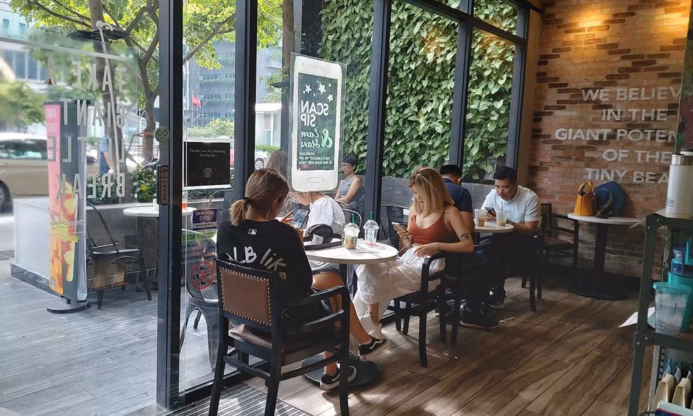 Ảnh chụp trong nhà của Samsung Galaxy A80 cho màu sắc trung thực, cân bằng trắng tốt, không bị ám vàng hoặc ám xanh.