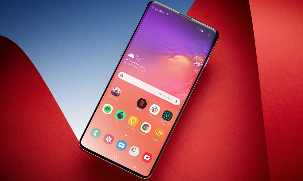 Note 10 và Note 10+ sẽ sở hữu hệ thống camera ba ống kính và chạy hệ điều hành Android Pie. Bút cảm ứng S pen với một số tính năng được nâng cấp cũng là một phụ kiện đi kèm không thể thiếu trong bộ sản phẩm này.