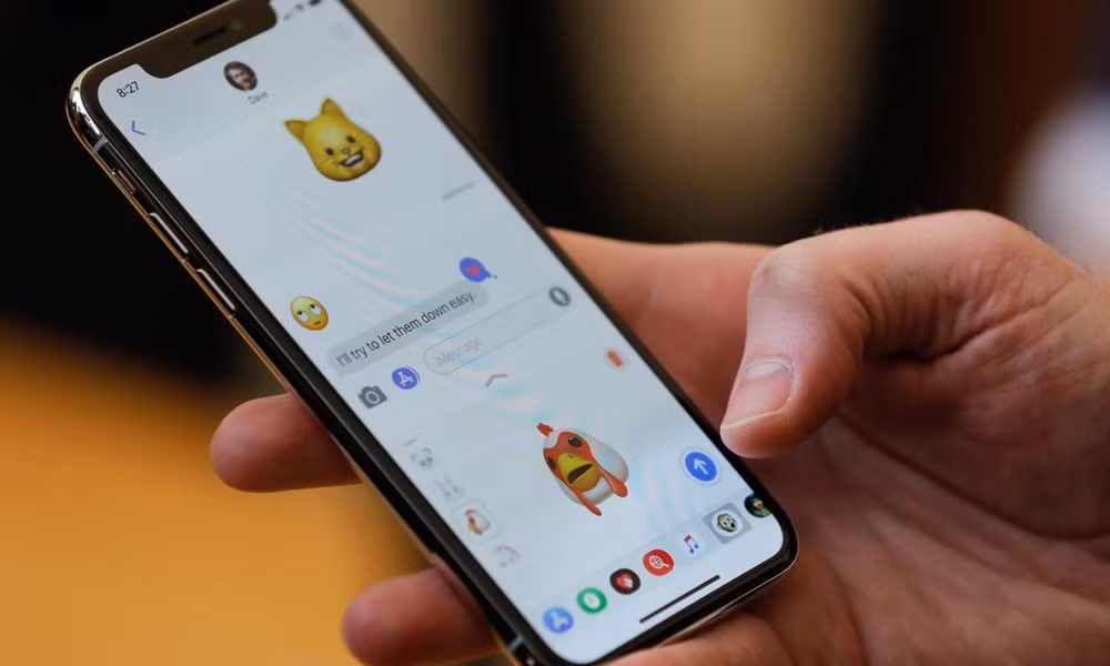 5. Tuyệt đối không đọc tin nhắn của người khác. Điều này tưởng chừng xưa như trái đất nhưng vẫn có nhiều người cố tình làm. Nếu có tin nhắn mới đến, hãy bỏ qua, tuyệt đối không bấm vào. Còn với những người cố tình vào mục tin nhắn để đọc trộm? – Tôi xin nhắc là bạn đang vi phạm pháp luật về quyền riêng tư và có thể bị kiện trong tình huống xấu đấy. Nhẹ thì cũng mất lòng tin của người đã cho mượn máy. Quả là cái kết không có hậu chút nào, đúng không.