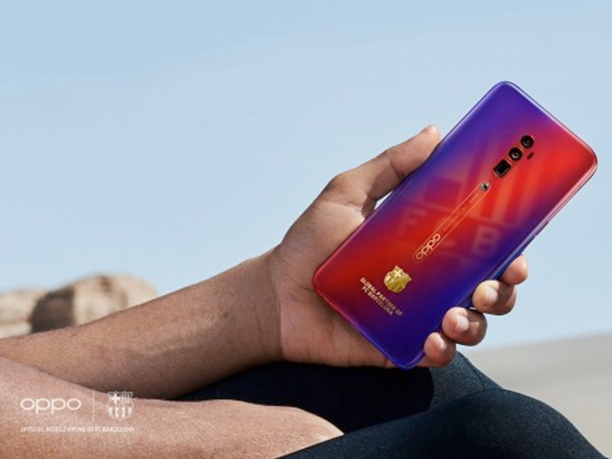 Thế mạnh của mẫu máy này là khả năng chụp ảnh zoom xa, được thể hiện rõ ngay từ chính cái tên của thiết bị. Đối thủ cạnh tranh của Oppo Reno 10x Zoom là Huawei P30 Pro, vốn cũng rất nổi tiếng với camera zoom 50x "bá đạo".