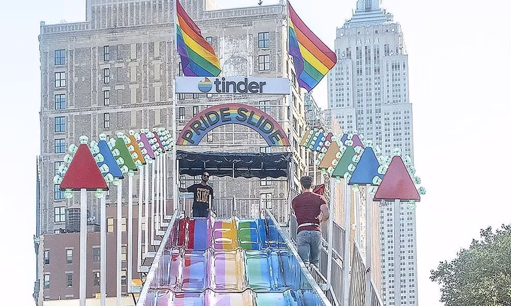 Tính năng Traveler Alert này tránh sự kiểm soát hay thu thập thông tin cá nhân bởi cơ quan thực thi pháp luật nước sở tại hoặc những kẻ có mục đích xấu. Nó nhắm tới mục đích cuối cùng, là đảm bảo an toàn cho người dùng Tinder đi du lịch, hoặc công tác.