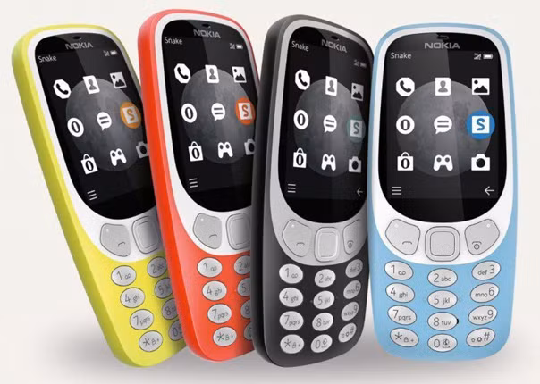 Dù chỉ là những huyền thoại “vang bóng một thời”, nhưng làn sóng sử dụng những chiếc điện thoại cục gạch, song song với smartphone là một xu thế mới mẻ trong thời đại 4.0 hiện nay.