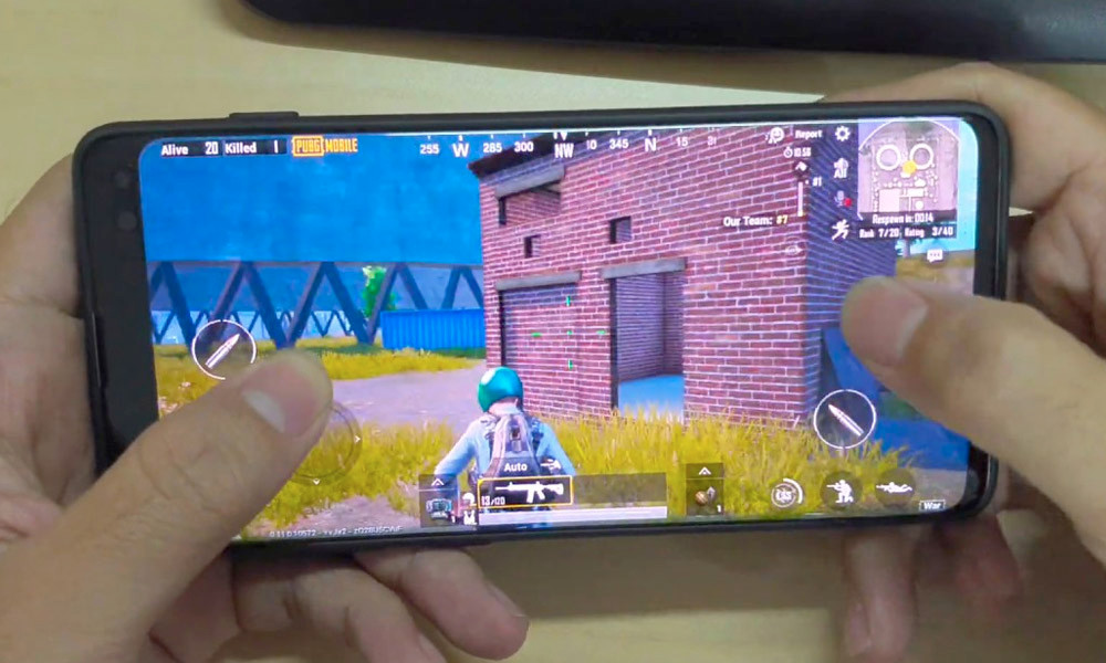 Đối thủ truyền kiếp của Apple, Samsung cũng không chịu thua kém. Các mẫu máy mới nhất của gã khổng lồ Hàn Quốc: chiếc Galaxy S10, S10 plus cũng dễ dàng “làm thịt” tựa game bắn súng số 1 thế giới này, với mức hiện thị HDR và cài đặt max setting.