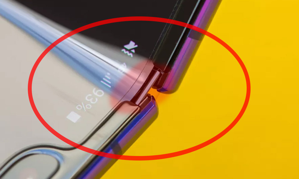 Hồi cuối tháng 4 vừa rồi, ngay khi được bán ra, nhiều chiếc Samsung Galaxy Fold đã gặp phải lỗi nghiêm trọng. Cơ chế bản lề gập bị lỗi, đã khiến màn hình rất dễ gặp trục trặc chỉ sau một vài ngày sử dụng.