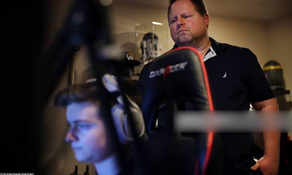 Thời điểm mới cho Jordan nghỉ học, ông Dave vấp phải rất nhiều phản đối từ người thân và bạn bè, đặc biệt là vợ. Tuy nhiên khi nhìn vào bảng thành tích ấn tượng của con trai, mẹ của Jordan dần dần nguôi ngoai và phần nào hiểu được sự nghiệp của cậu bé. Tuy nhiên mỗi ngày, Jordan vẫn đều đặn tham gia các lớp học từ xa.