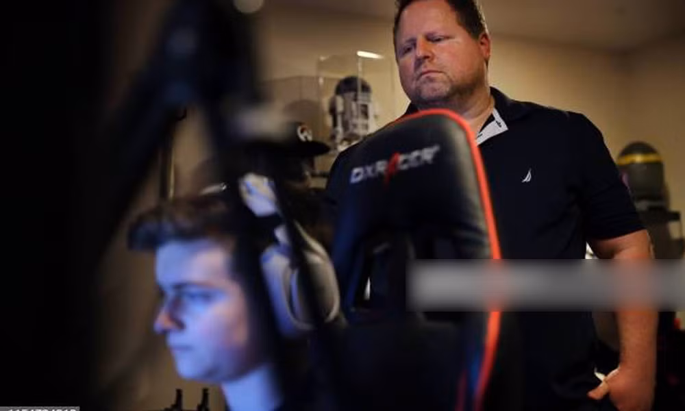 Nguoc doi: Ong bo khuyen khich con nghi hoc, cay game suot ngay-Hinh-6