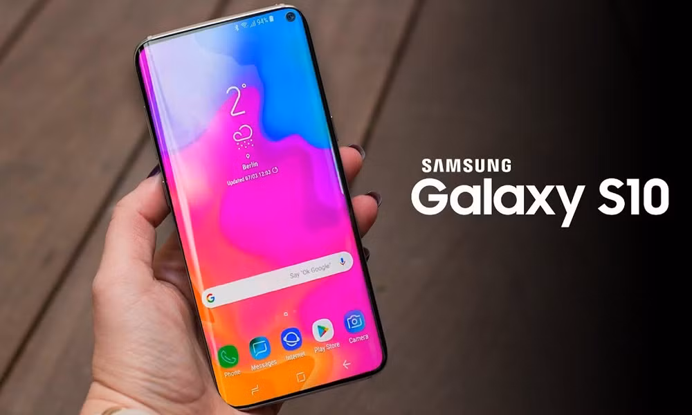 S10+ cũng được trang bị cụm camera 3 ống kính phía sau và cụm camera 2 ống kính phía trước. Không chỉ đa năng, 5 camera này đều có chất lượng cao và được tích hợp rất nhiều tính năng hiện đại. Viên pin của S10+ đã được tinh chỉnh để đem lại thời lượng sử dụng dài nhất có thể cho người dùng. Máy đã được lược bỏ đi cổng tai nghe 3.5mm và khe thẻ nhớ SD. S10+ được bán với giá khởi điểm 20 triệu đồng, kèm nhiều quà tặng và khuyến mại khác.